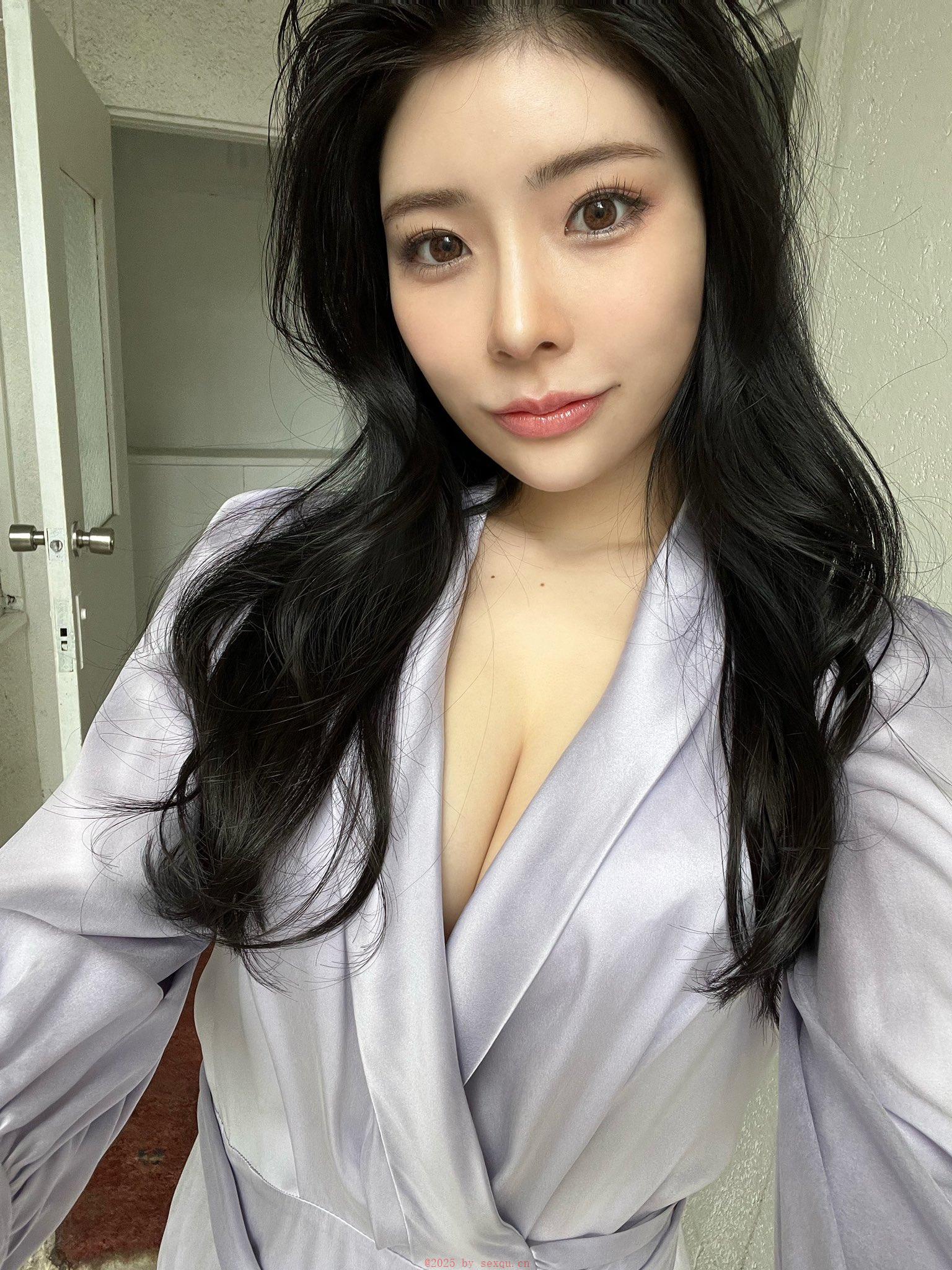 性技巧：唇与唇的触碰，私处喷水