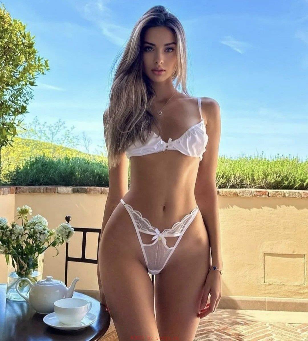 蜘蛛带状的黑色男士情趣内衣，让你下面不湿润