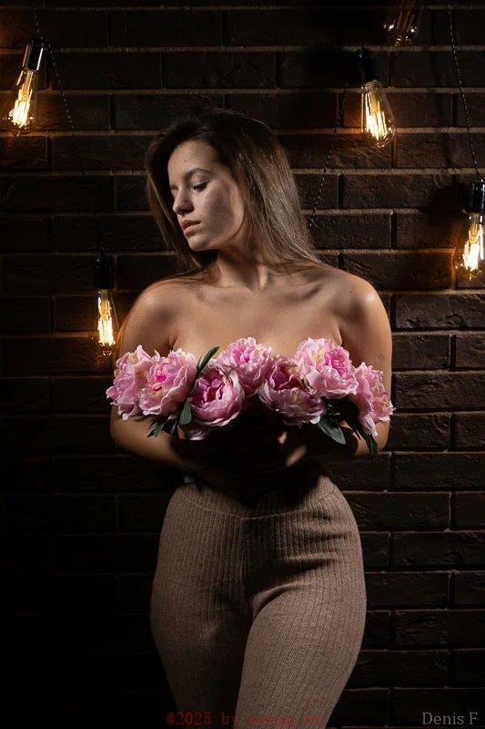 和她来一场火车便当式的刺激性爱 催生异样的全新感受